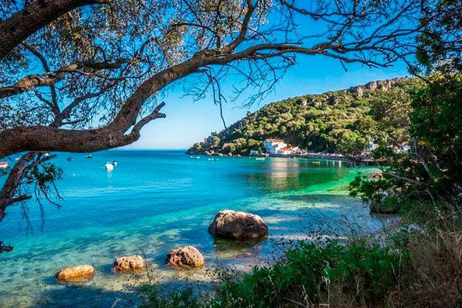 small-group-tour-in-azeitao-arrabida-and-sesimbra-with-wine-tasting