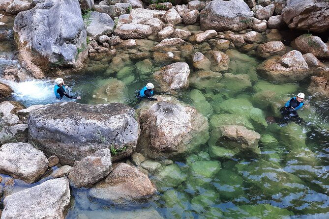 small-group-tour-of-canyoning-in-cetina-river-canyon-2