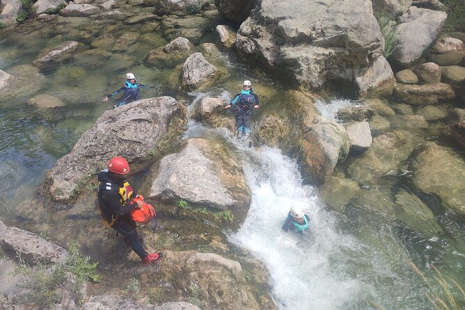 small-group-tour-of-canyoning-in-cetina-river-canyon-2
