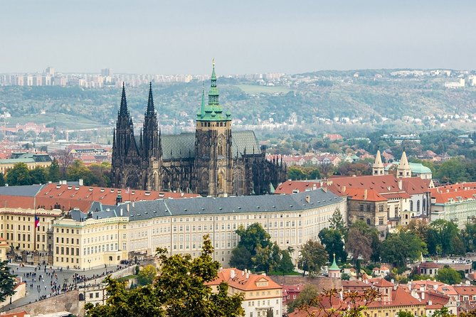 small-group-tour-of-prague-castle-with-visit-to-interiors