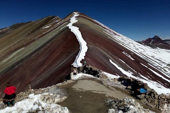 small-group-tour-rainbow-mountains-hiking-from-cusco