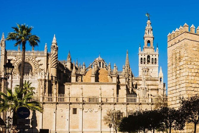 small-group-tour-to-cathedral-and-giralda-direct-entrance
