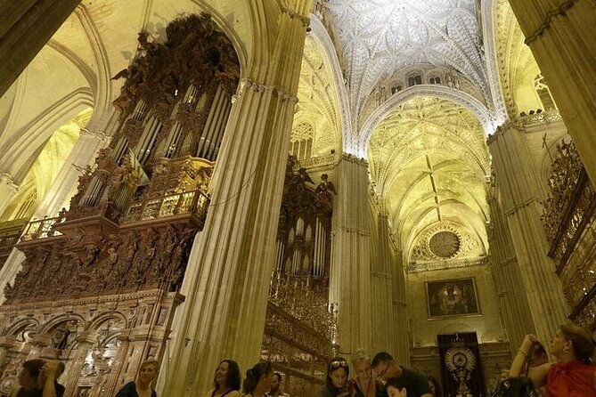 small-group-tour-to-cathedral-and-giralda-direct-entrance