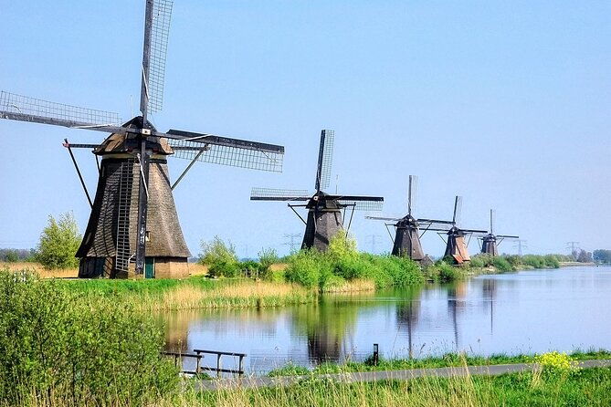 small-group-tour-to-kinderdijk-windmills-and-delft-from-amsterdam