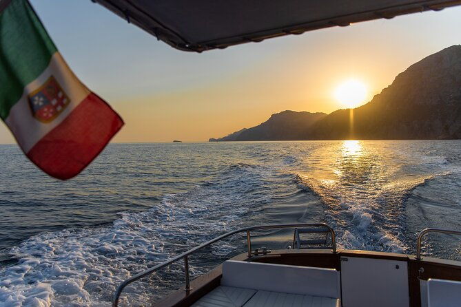 small-group-tour-to-positano-by-boat-at-sunset-3