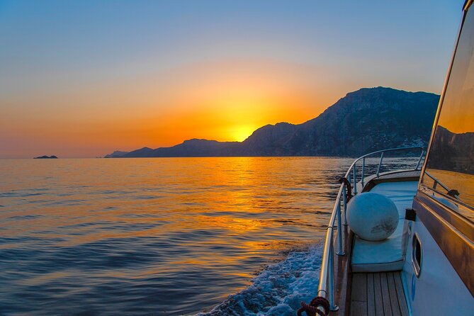 small-group-tour-to-positano-by-boat-at-sunset-3