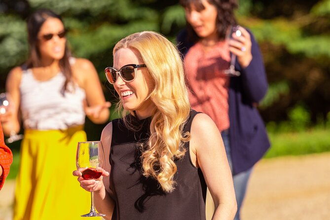 small-group-vineyard-and-orchard-tour-with-wine-tasting-in-muscoda