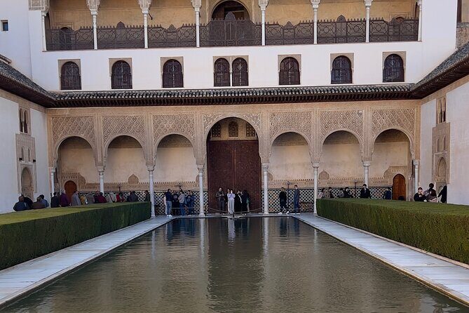 Small group visit to the Alhambra with tickets included - Why Visiting the Alhambra with a Guide Adds Value  