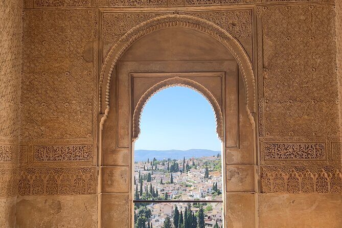 Small group visit to the Alhambra with tickets included - The Experience of the Guides: From Enthusiastic to Truly Expert  