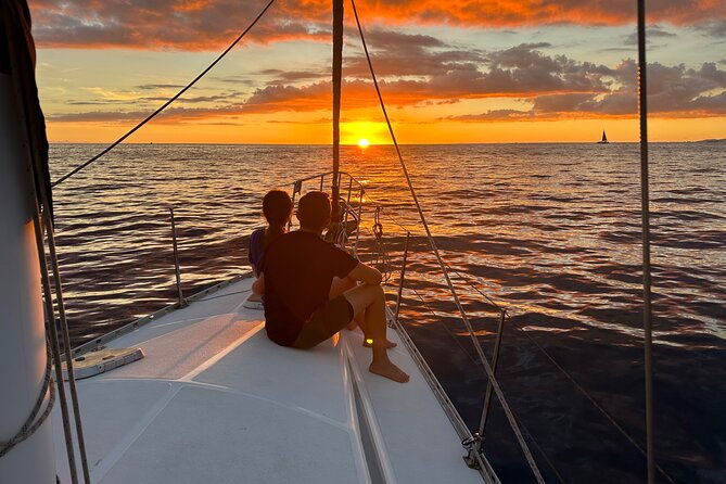 small-group-waikiki-sunset-sailing-tour