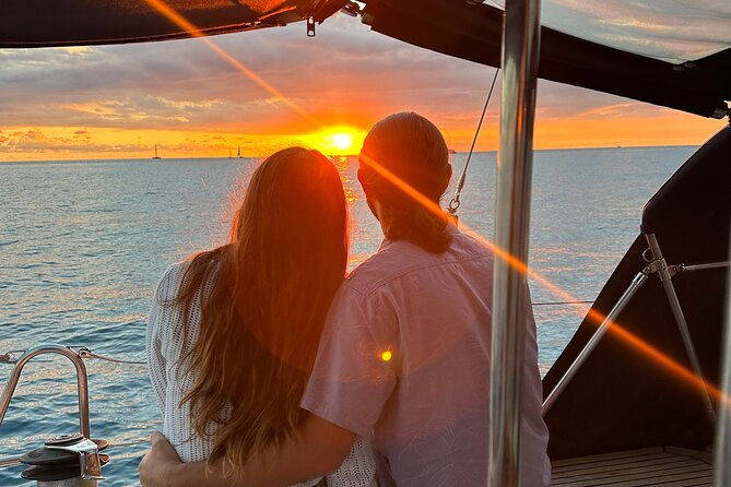 small-group-waikiki-sunset-sailing-tour