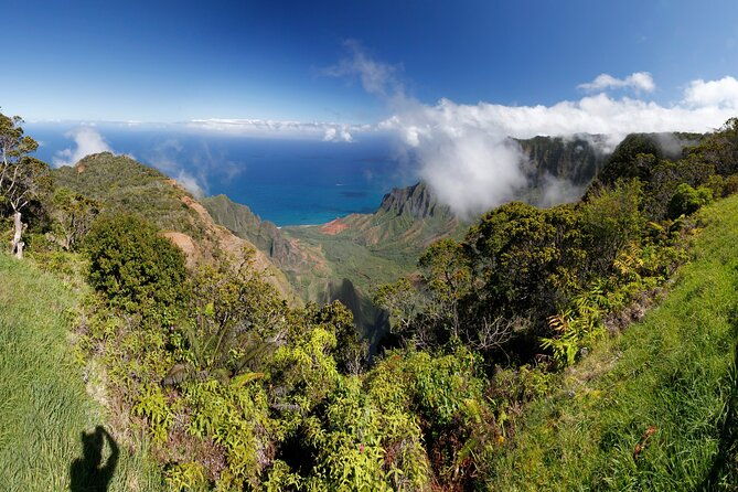 small-group-waimea-canyon-adventure-tour-beyond-with-lunch