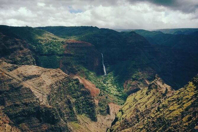 small-group-waimea-canyon-adventure-tour-beyond-with-lunch
