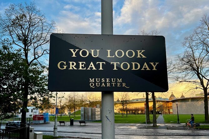 small-group-walking-tour-in-amsterdam-with-friendly-and-fun-guide