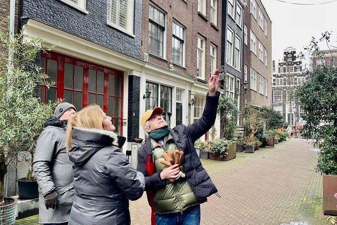 small-group-walking-tour-in-amsterdam-with-friendly-and-fun-guide