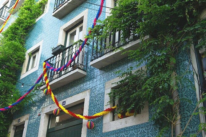 small-group-walking-tour-in-lisbon