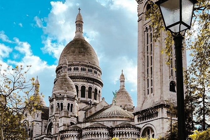 small-group-walking-tour-in-montmartre-with-a-guide
