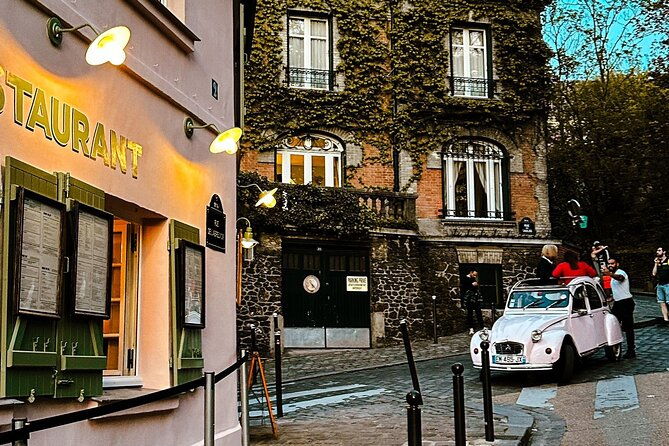 small-group-walking-tour-in-montmartre-with-a-guide