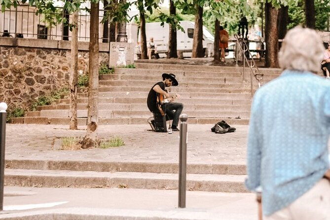 small-group-walking-tour-of-montmartre