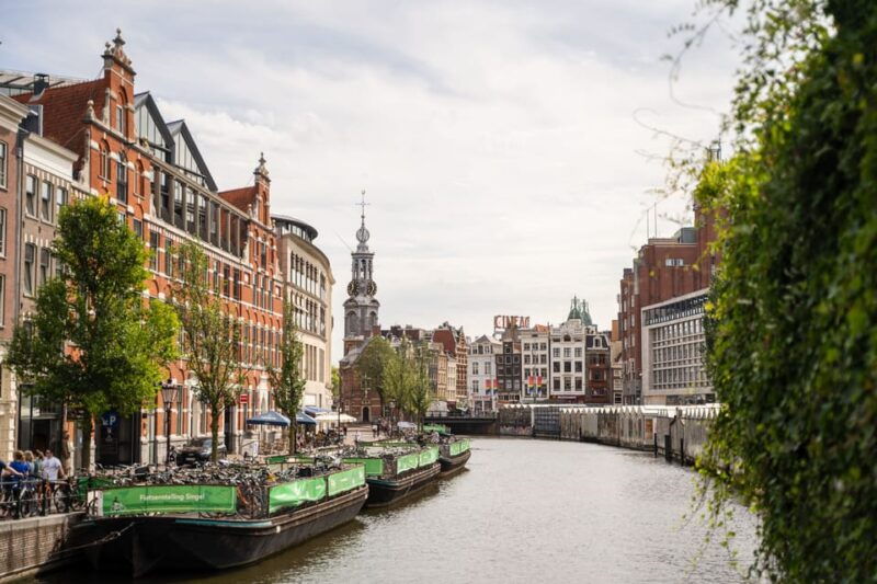 small-group-walking-tour-with-amsterdam-canal-cruise