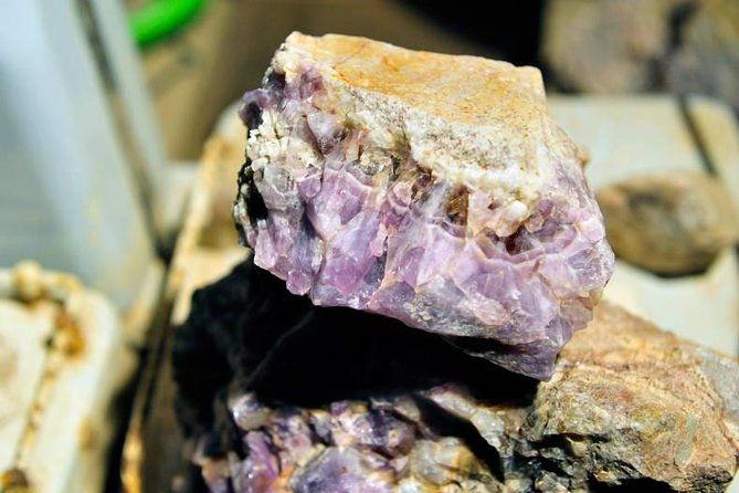 small-group-wintertime-amethyst-mine-visit-from-rovaniemi