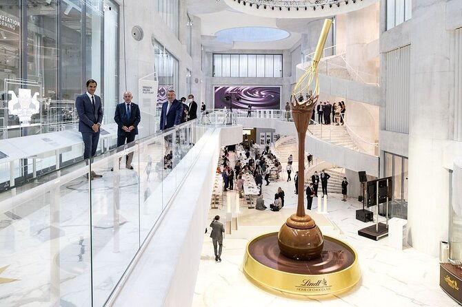 small-group-zurich-walking-tour-cruise-and-lindt-factory