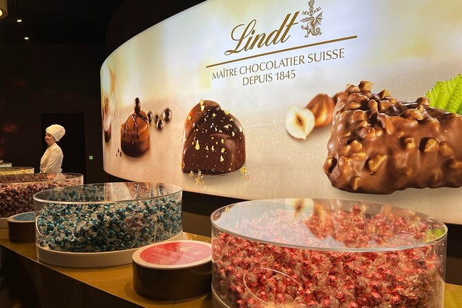 small-group-zurich-walking-tour-cruise-and-lindt-factory