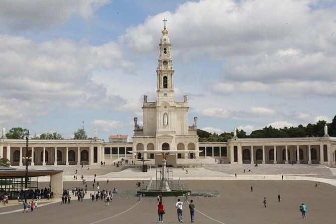 small-group2-6pax-lisbon-to-obidosfatimanazare-private-tour