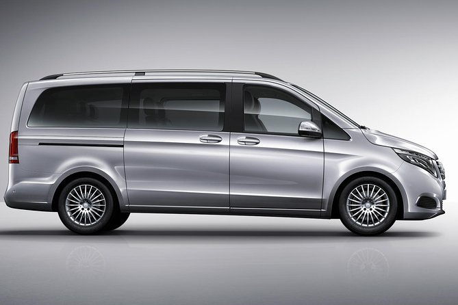 small-groups-transfer-from-barcelona-city-center-to-barcelona-airport