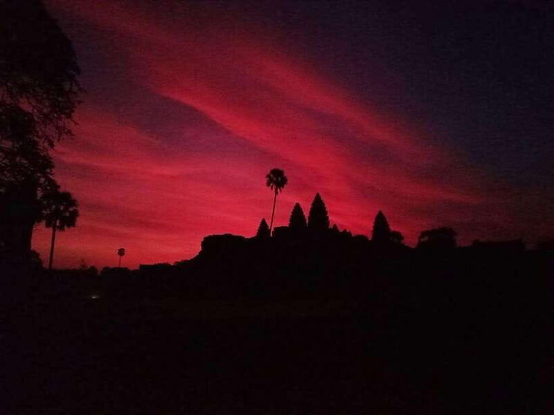 small-joining-group-to-temples-with-sunrise-at-angkor-wat