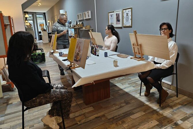 small-painting-group-with-a-local-artist-in-porto