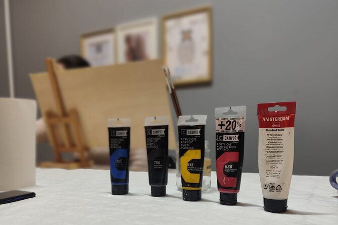 small-painting-group-with-a-local-artist-in-porto