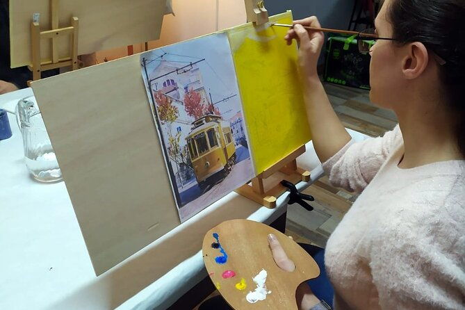 small-painting-group-with-a-local-artist-in-porto