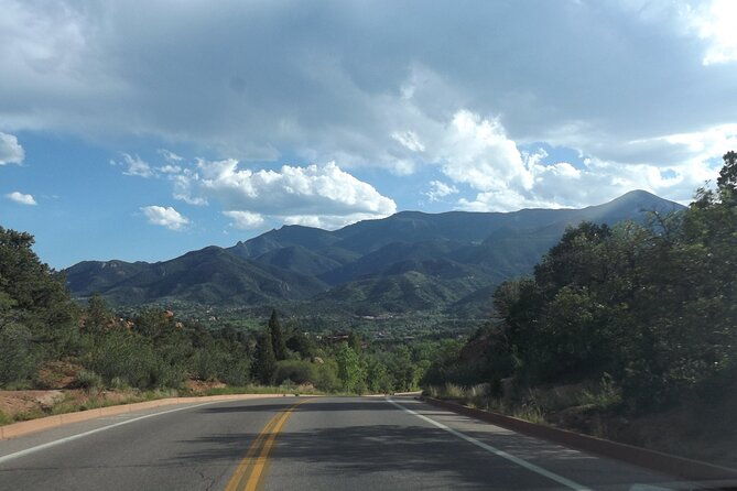 smartphone-driving-tour-b-w-breckenridge-denver