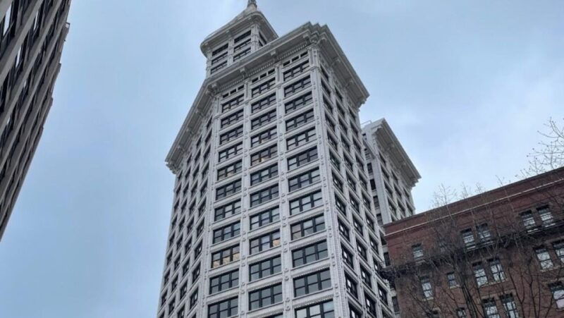 smith-tower-the-views-the-history-and-the-cocktails