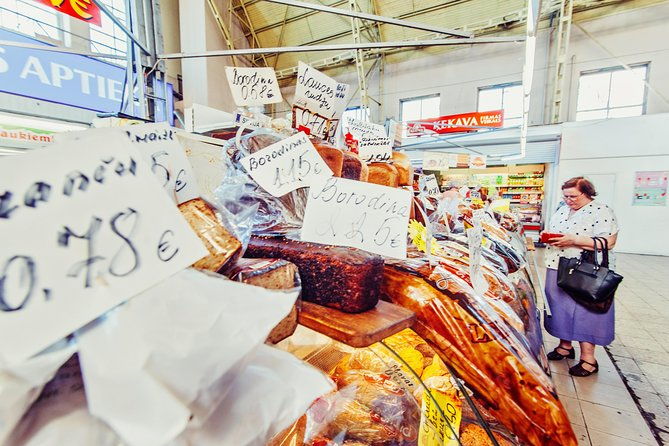 snacks-and-bites-in-vilnius-local-market