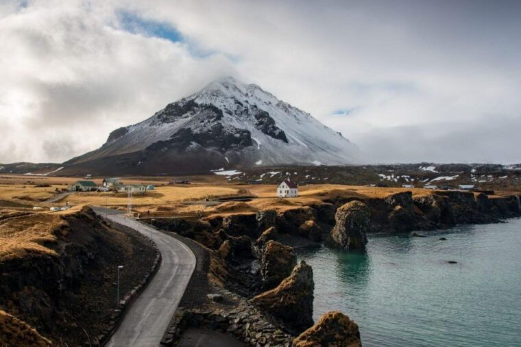 snaefellsnes-peninsula-and-kirkjufell-small-group-tour