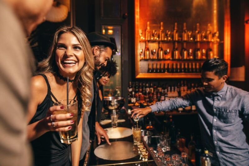 snaps-bars-and-nightlife-tour-in-copenhagen-nyhavn