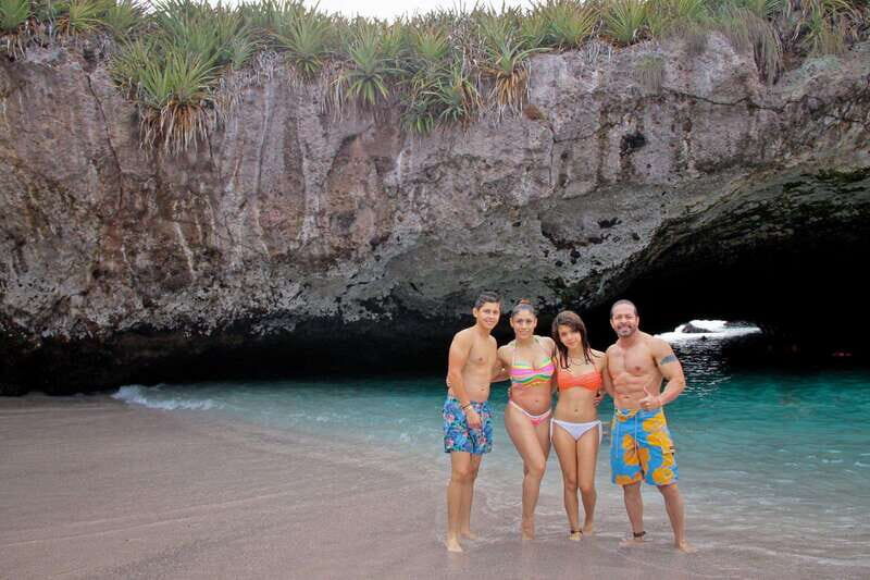 Snorkel and visit the hidden beach in Puerto Vallarta - Key Points