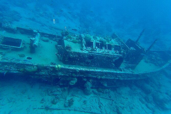 snorkel-boat-trip-sunken-ship-old-dutch-fort-spanish-bay