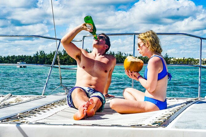 snorkeling-and-swimming-on-a-caribbean-cruise-by-sharky-catamarans