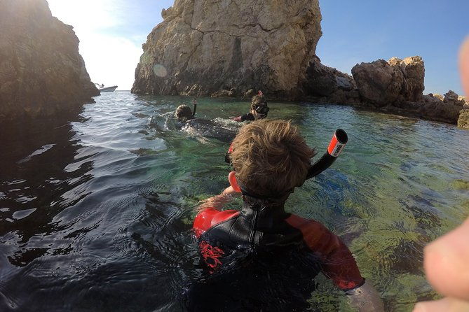 snorkeling-and-swimming-tour-to-the-poseidons-temple-at-sounio-cape-2