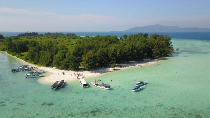 snorkelling-islandhopping-tour-karimunjawa-sharing-tour