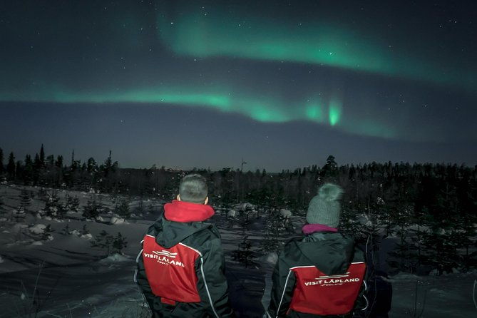 snow-activities-and-northern-lights-in-the-magical-forest