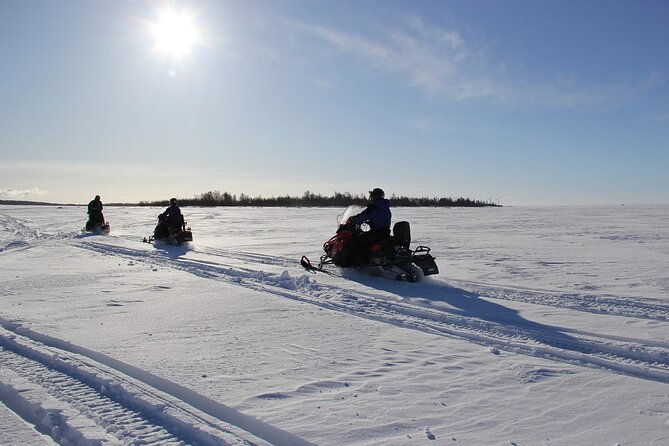 snowmobile-adventure-in-lapland