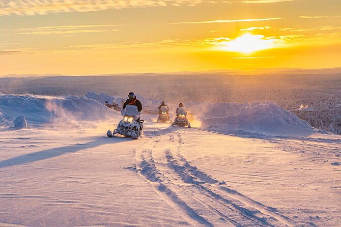 snowmobile-adventure-in-lapland