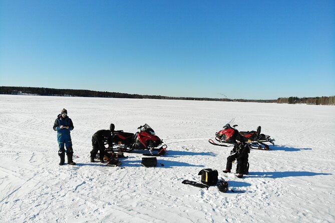 snowmobile-and-ice-fishing-excursion-private-tour-2