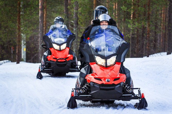 snowmobile-driving-afternoon-start