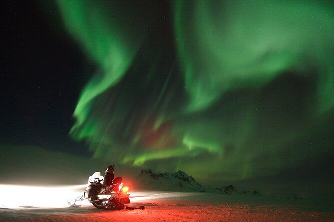 snowmobile-photography-trip-to-the-aurora