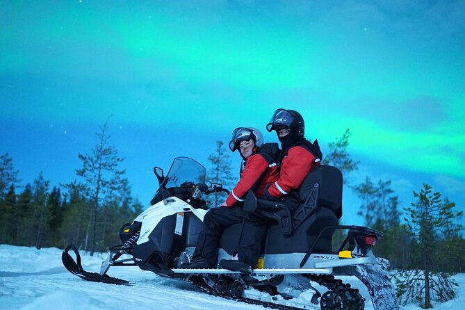 snowmobile-photography-trip-to-the-aurora